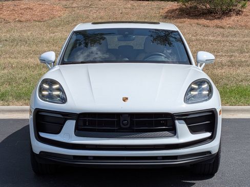 Certified 2024 Porsche Macan AWD/4WD image 27
