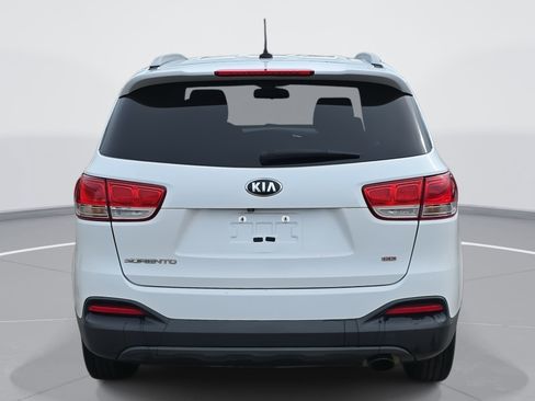 Used 2016 Kia Sorento LX image 6