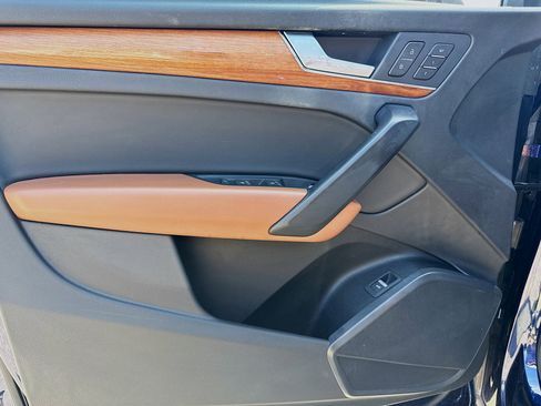 Used 2021 Audi Q5 Premium w/ Convenience Package image 21