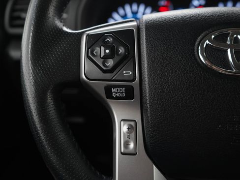 Used 2015 Toyota 4Runner SR5 AWD/4WD image 25