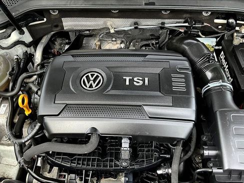 Used 2015 Volkswagen Golf S image 37