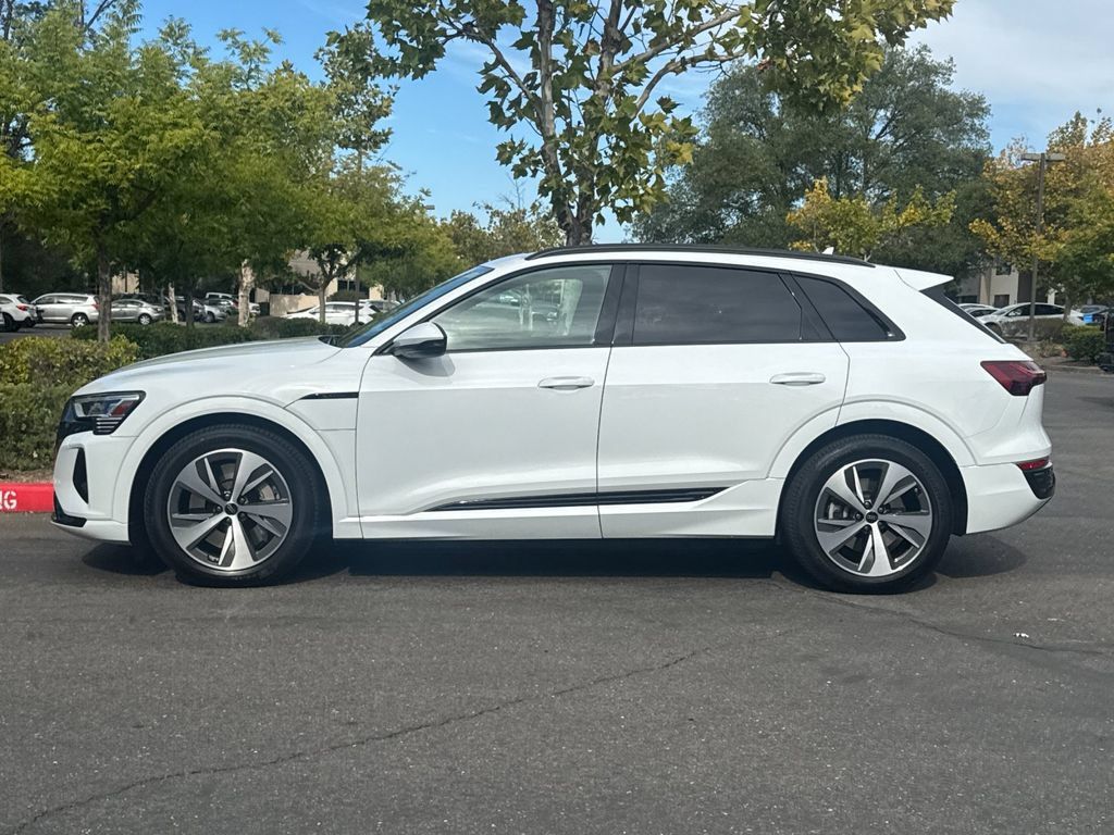 Used 2024 Audi Q8 e-tron Premium Plus AWD/4WD image 8
