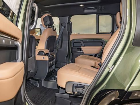New 2026 Land Rover Defender 130 X-Dynamic SE image 22