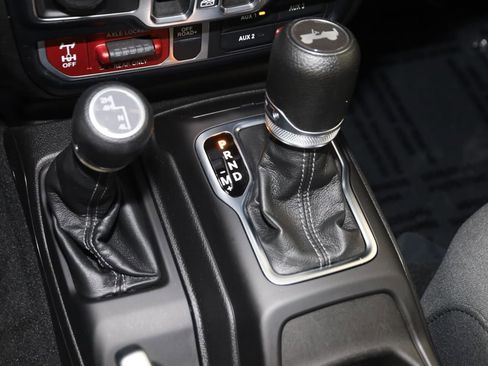 Used 2024 Jeep Wrangler Unlimited Sport AWD/4WD image 6
