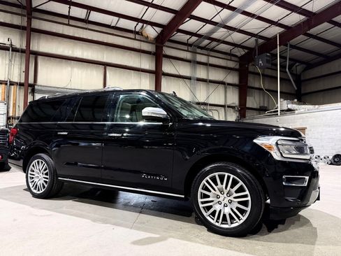 Used 2023 Ford Expedition Max Platinum AWD/4WD image 3