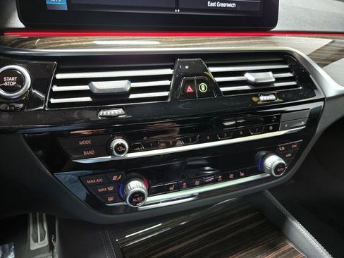 Used 2021 BMW 530e xDrive w/ M Sport Package image 28