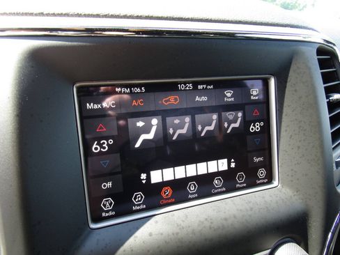 Used 2021 Jeep Grand Cherokee Laredo AWD/4WD image 14