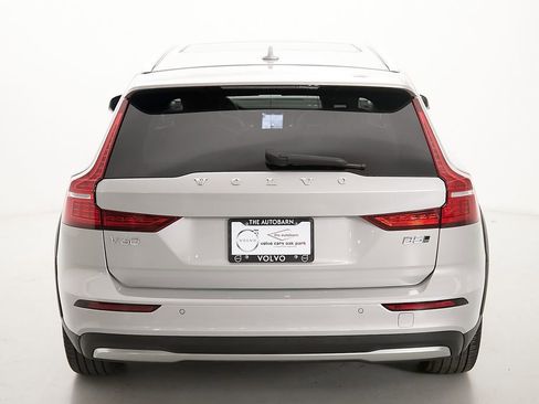Certified 2025 Volvo V60 B5 Cross Country Plus AWD/4WD image 8