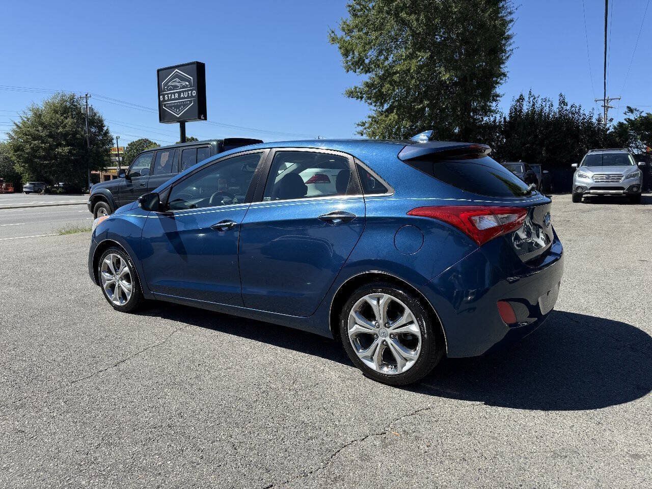 Used 2015 Hyundai Elantra GT w/ Option Group 02 FWD image 4