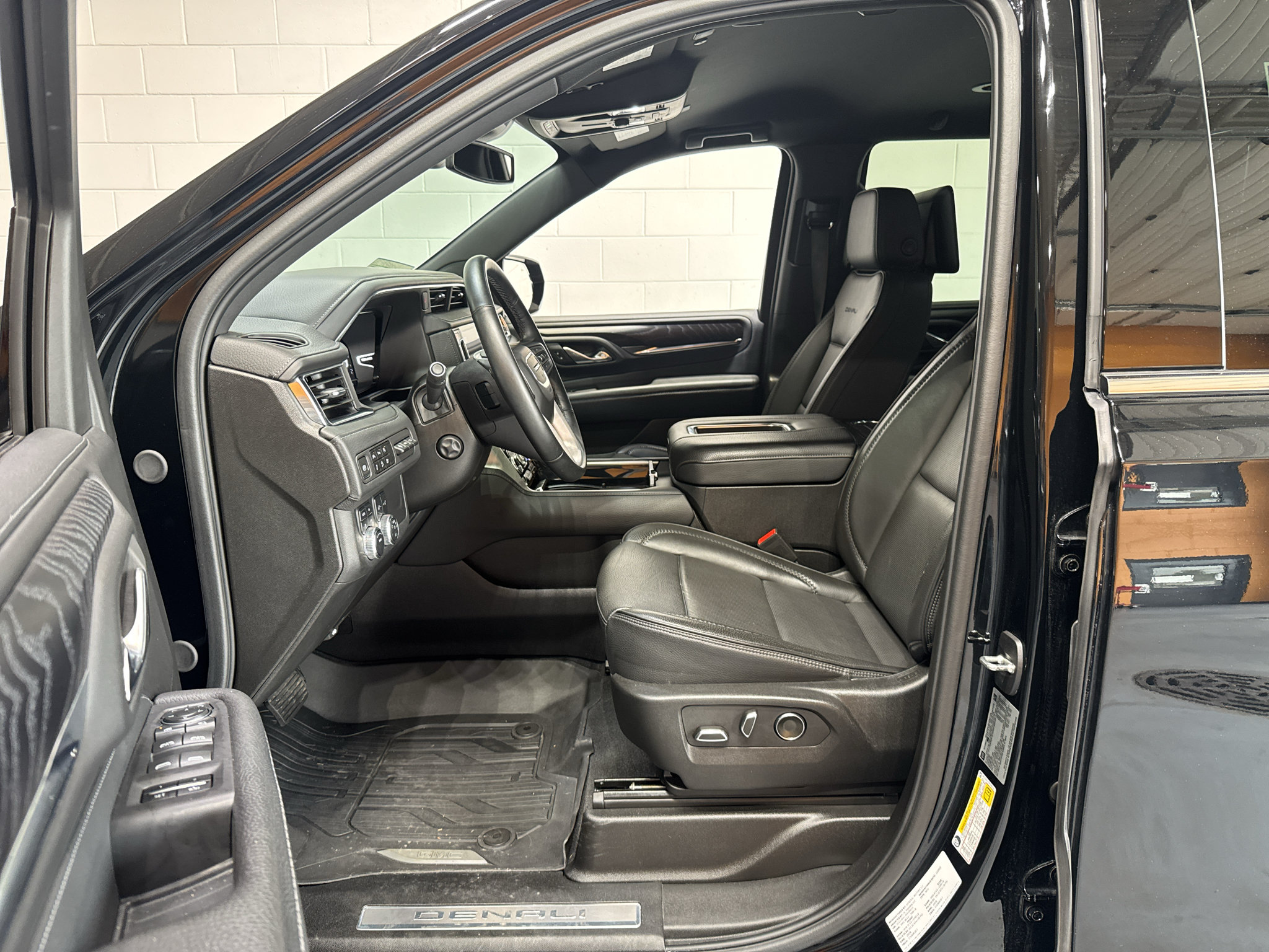 Used 2024 GMC Yukon Denali AWD/4WD image 18