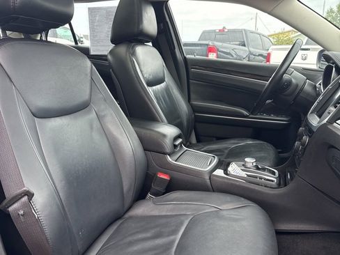 Used 2015 Chrysler 300 Limited image 23