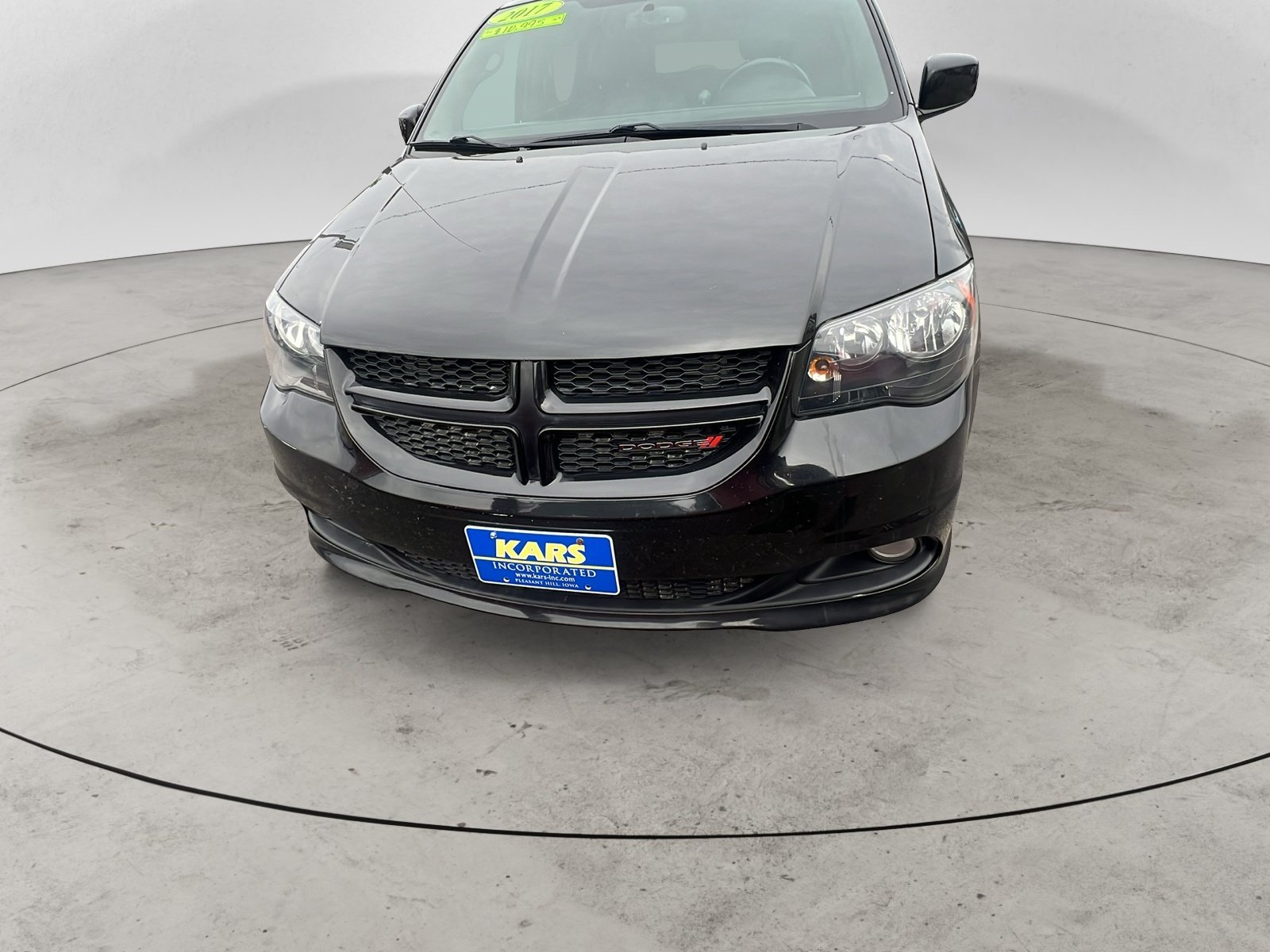 Used 2017 Dodge Grand Caravan GT FWD image 2