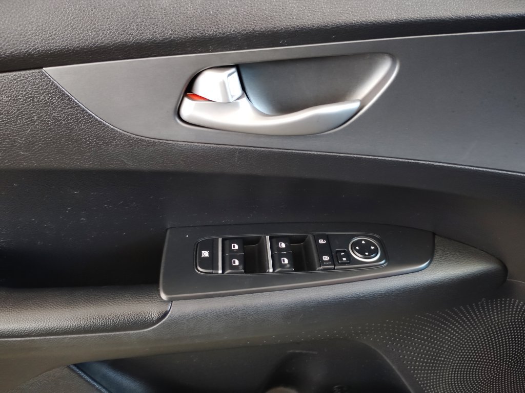 Used 2020 Kia Forte LXS FWD image 21