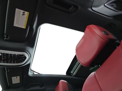 Certified 2025 Porsche Macan GTS AWD/4WD image 28