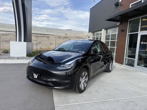 Used 2024 Tesla Model Y Long Range RWD image 4