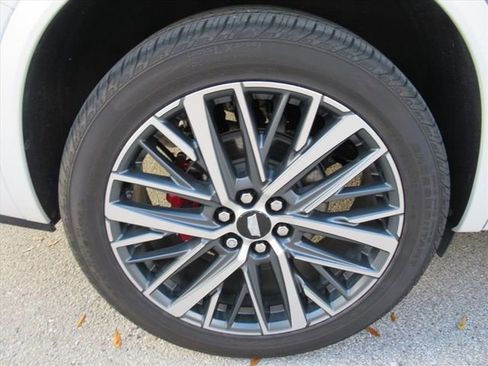 Used 2023 Cadillac XT6 Sport w/ Technology Package image 9