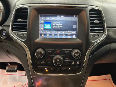 Certified 2020 Jeep Grand Cherokee Laredo image 18