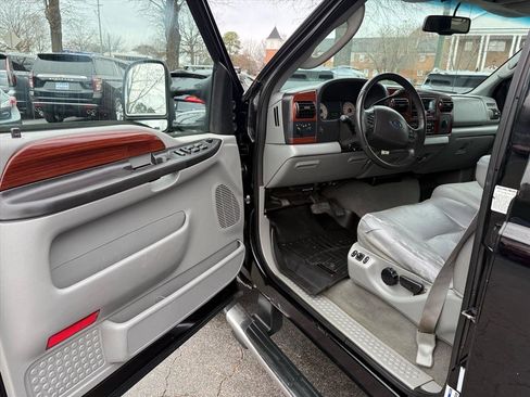 Used 2006 Ford F350 Lariat image 9