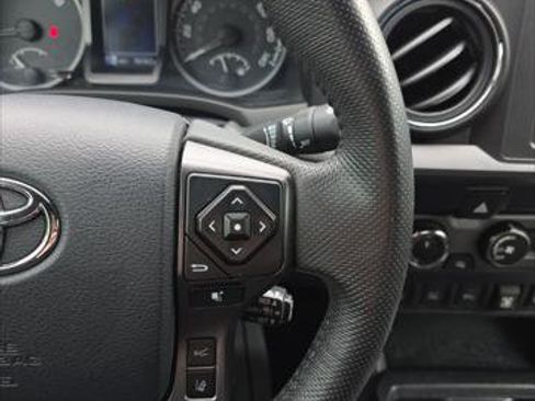 Certified 2019 Toyota Tacoma TRD Off-Road w/ Technology Package AWD/4WD image 23