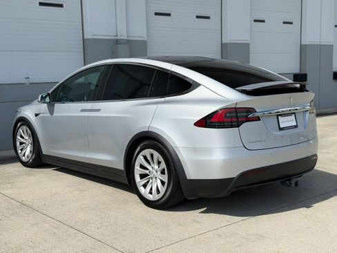 Used 2017 Tesla Model X 75D AWD/4WD image 3