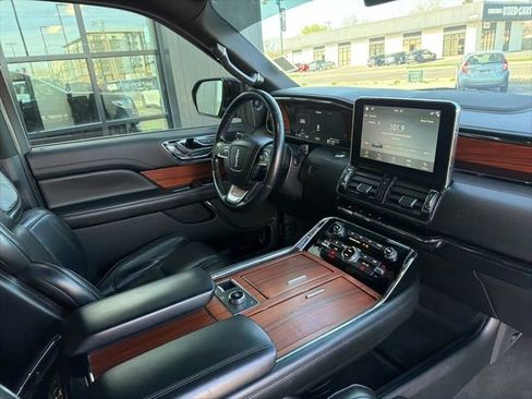 Used 2019 Lincoln Navigator Select AWD/4WD image 13