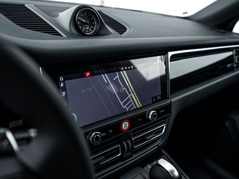 New 2025 Porsche Macan image 18