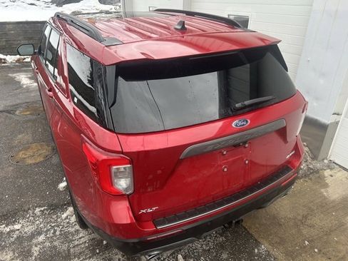Used 2023 Ford Explorer XLT w/ Equipment Group 202A image 4