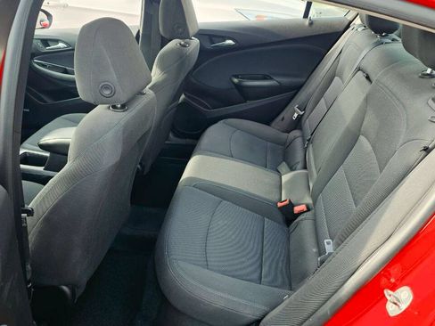 Used 2018 Chevrolet Cruze LT FWD image 11