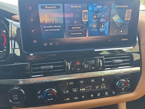 New 2026 Nissan Pathfinder Platinum FWD image 16
