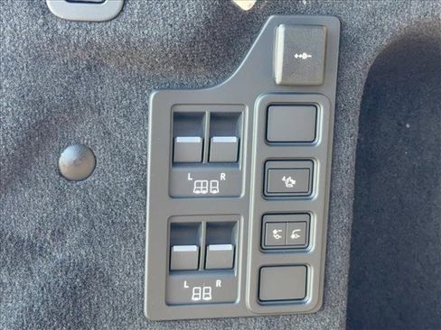 New 2025 Land Rover Discovery Dynamic SE AWD/4WD image 15