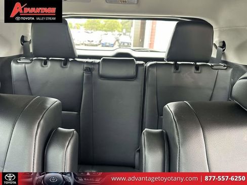 Used 2023 Toyota Highlander XLE AWD/4WD image 15