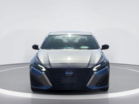 Used 2025 Nissan Altima 2.5 SV FWD image 9