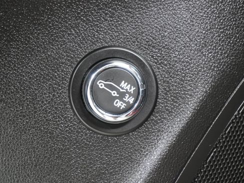 Used 2022 Buick Envision Essence w/ Sport Touring Package FWD image 25