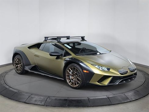 Used 2024 Lamborghini Huracan Sterrato image 9