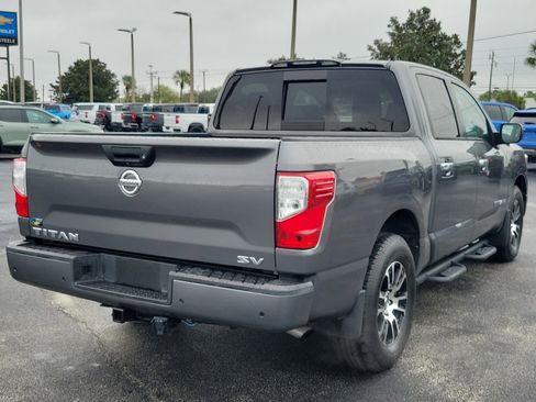 Used 2021 Nissan Titan SV w/ SV Convenience Package image 6