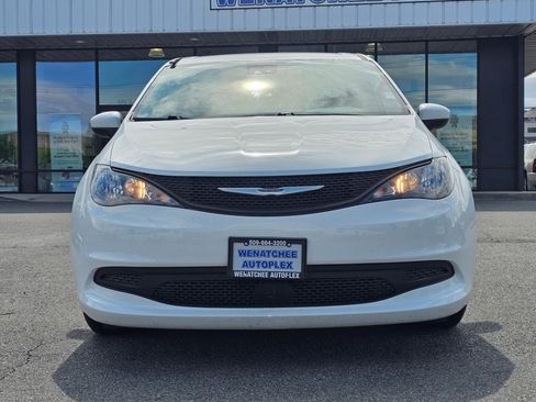 Used 2023 Chrysler Voyager LX FWD image 8