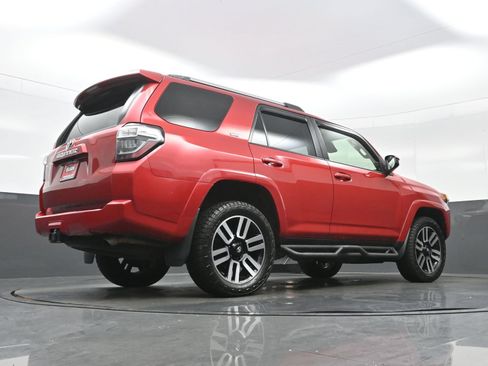 Used 2022 Toyota 4Runner SR5 AWD/4WD image 34