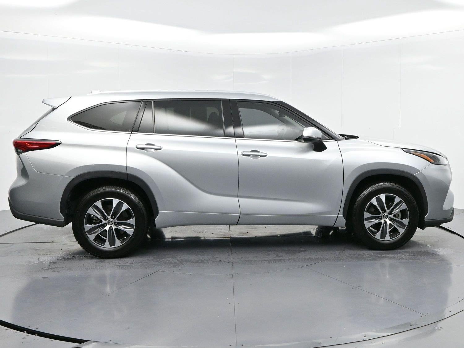 Used 2022 Toyota Highlander XLE FWD image 8