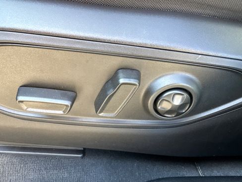 Used 2025 Jeep Grand Cherokee Altitude RWD image 11