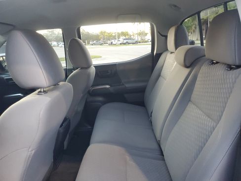 Used 2022 Toyota Tacoma SR5 w/ Technology Package image 10