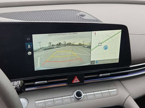 Used 2024 Hyundai Elantra SEL image 17