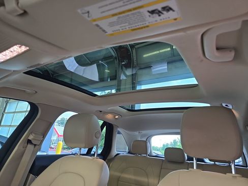 Used 2021 Mercedes-Benz GLC 300 4MATIC image 30