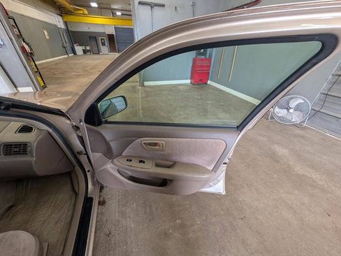 Used 1998 Toyota Camry CE FWD image 30