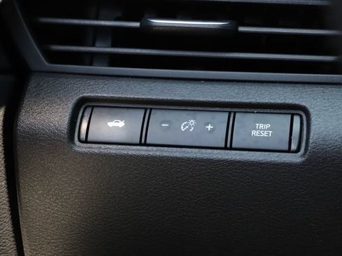 Used 2025 Nissan Altima 2.5 SV FWD image 33