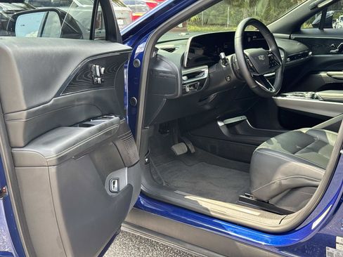 Certified 2024 Cadillac Lyriq Luxury AWD/4WD image 13