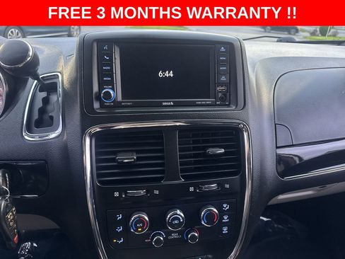 Used 2019 Dodge Grand Caravan SXT FWD image 17