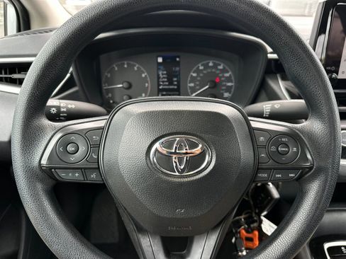 Used 2025 Toyota Corolla LE image 19