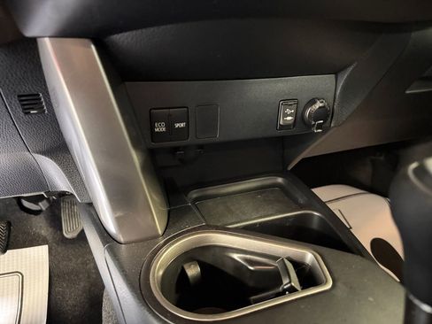Used 2018 Toyota RAV4 LE w/ All Weather Liner Package AWD/4WD image 30