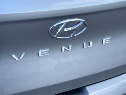 Used 2024 Hyundai Venue SEL FWD image 10