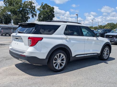 Used 2022 Ford Explorer XLT w/ Equipment Group 202A RWD image 4